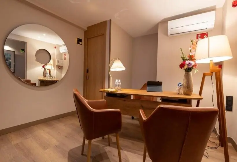 هتل Negresco Plaza Mayor