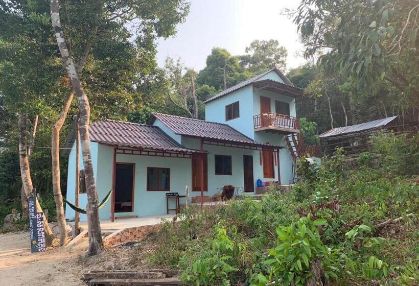 هاستل The Small Guest House