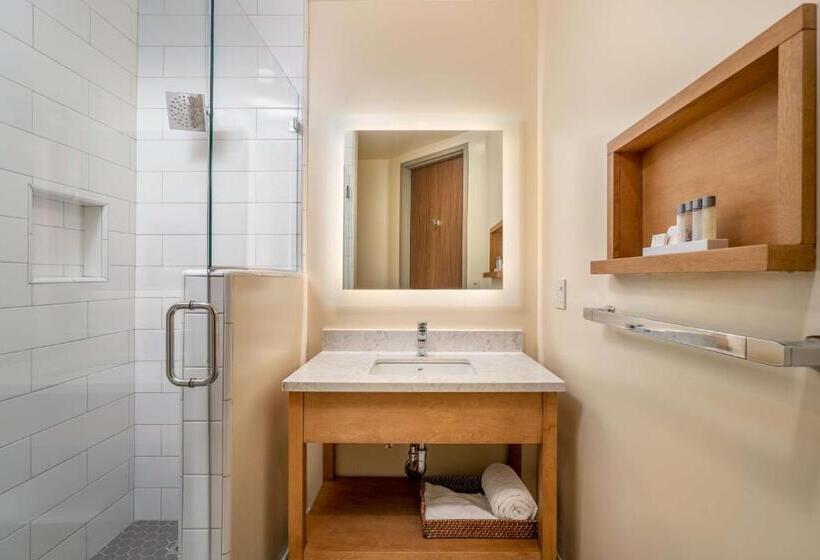 The Agrarian Hotel; Best Western Signature Collection