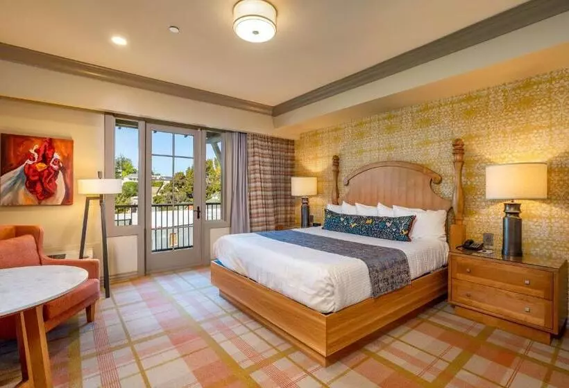 The Agrarian Hotel; Best Western Signature Collection