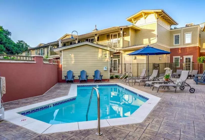 The Agrarian Hotel; Best Western Signature Collection