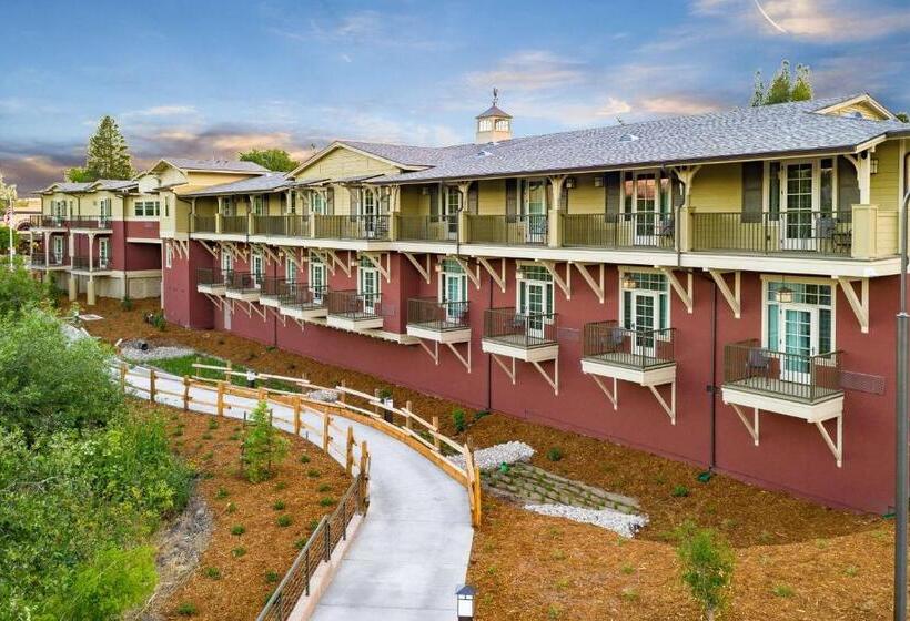 The Agrarian Hotel; Best Western Signature Collection