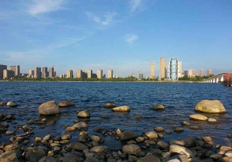 Отель Hampton By Hilton Donghai Shuijingcheng