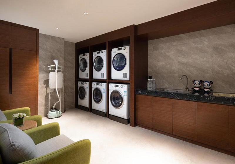 Отель Hampton By Hilton Donghai Shuijingcheng