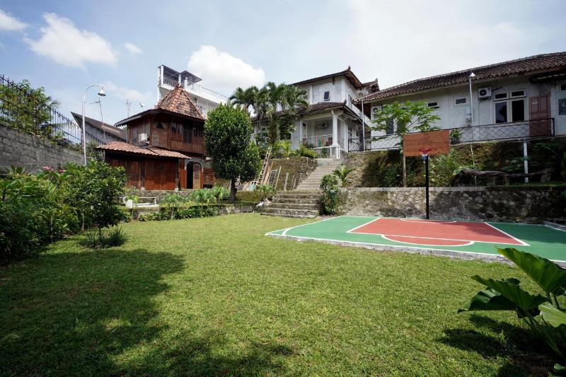 Отель Oyo 749 Omah Putih Residence