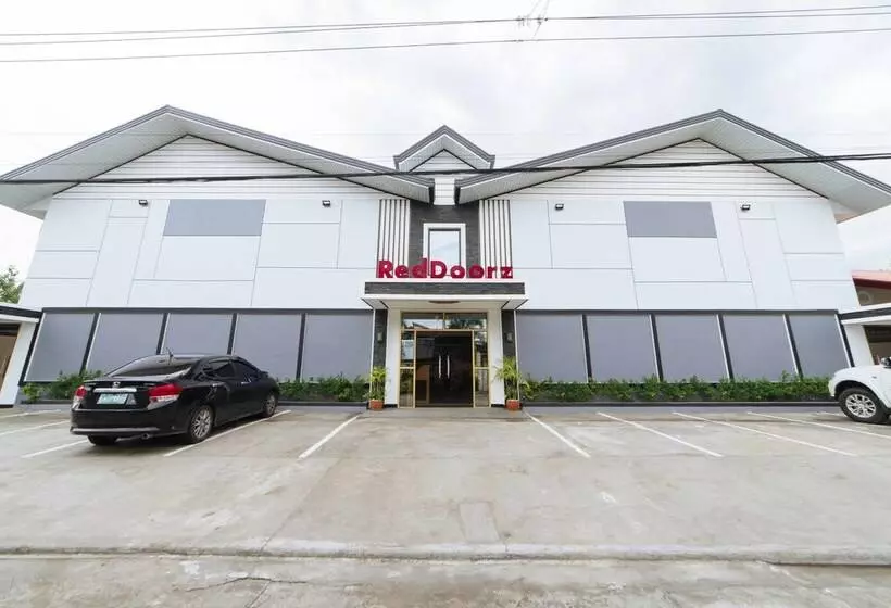 Hotelli Reddoorz @ Colorado Street Angeles City