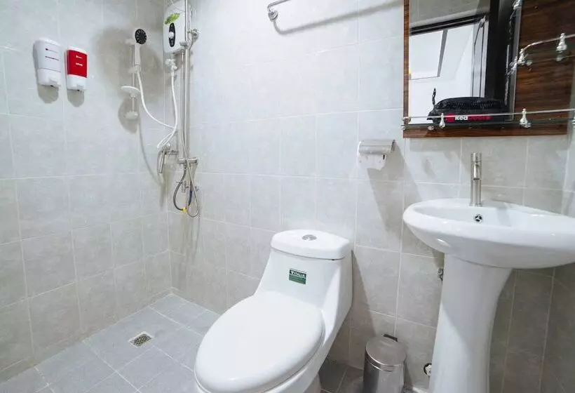 Hotelli Reddoorz @ Colorado Street Angeles City