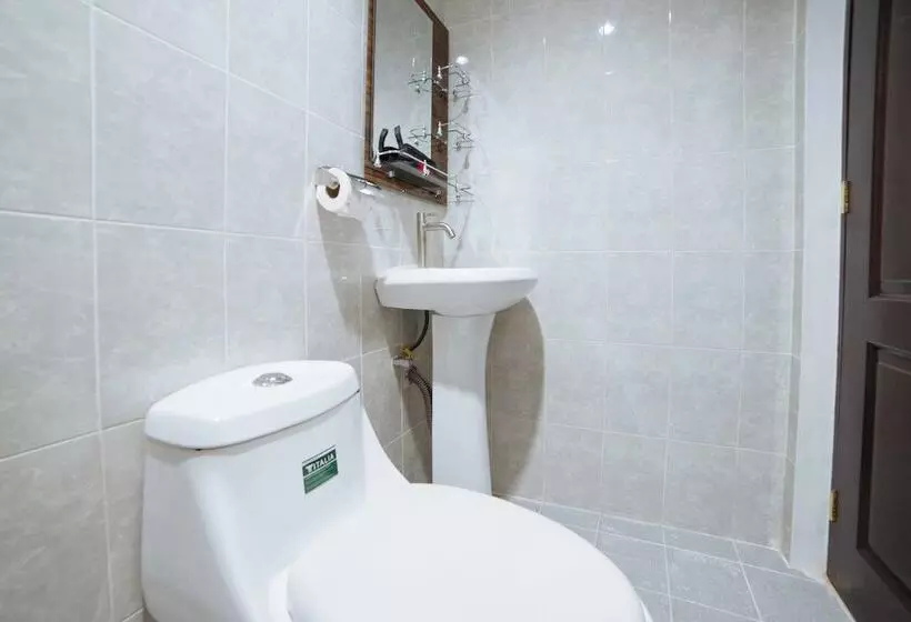 Hotelli Reddoorz @ Colorado Street Angeles City