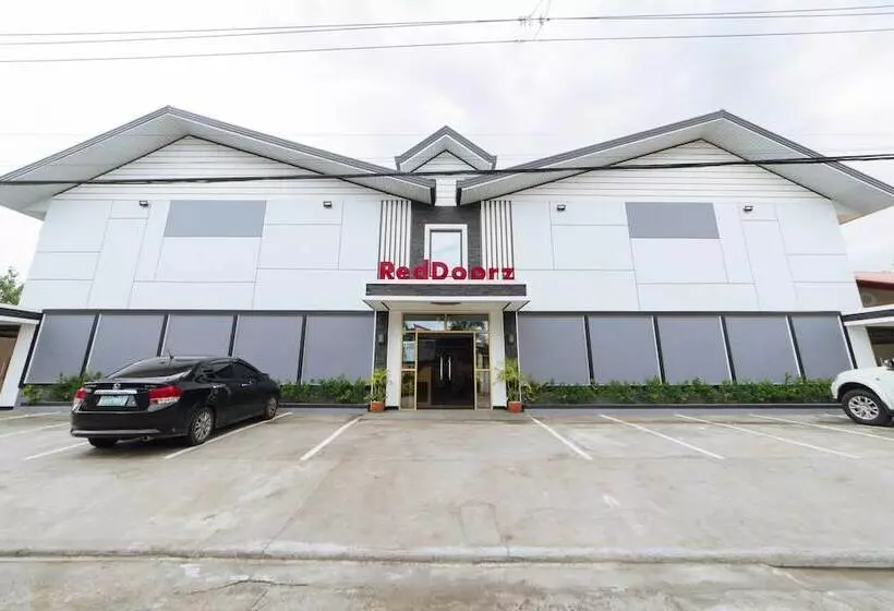 Hotelli Reddoorz @ Colorado Street Angeles City