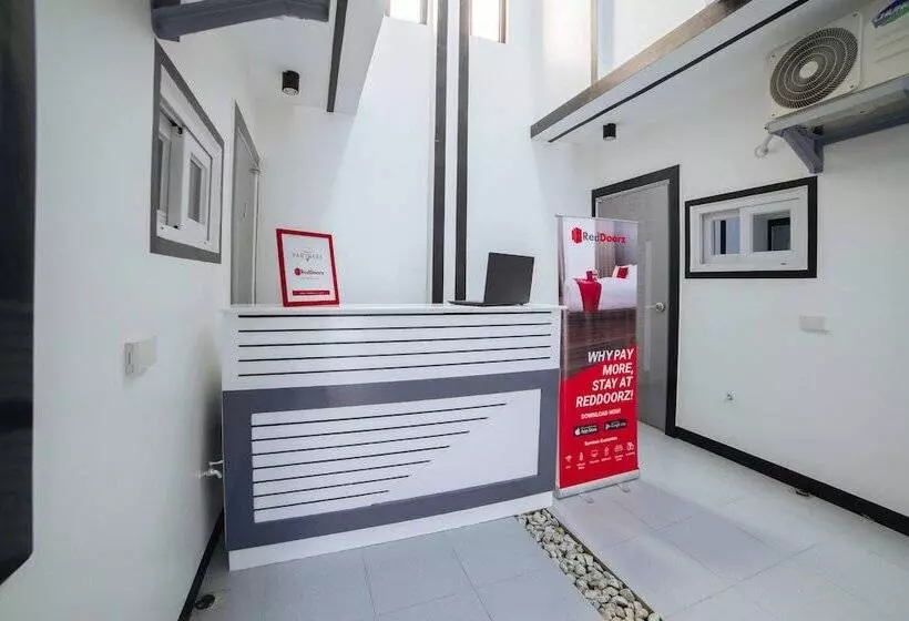 Hotelli Reddoorz @ Colorado Street Angeles City