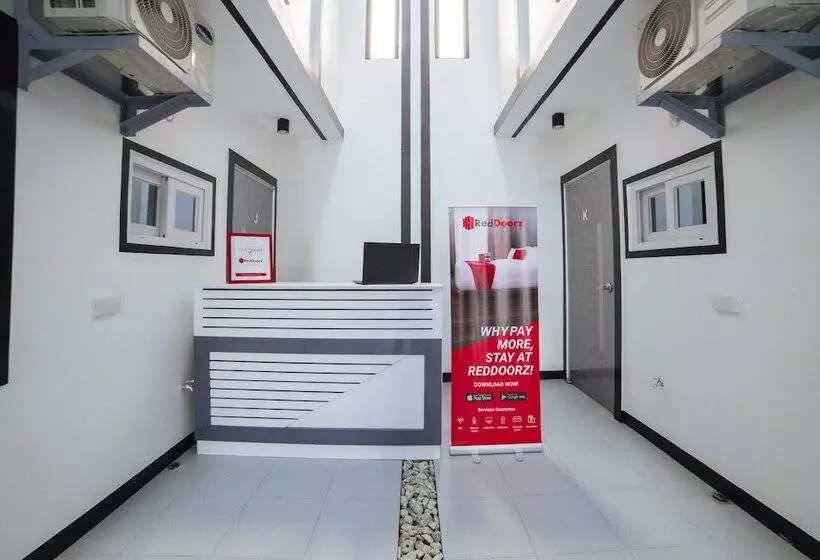 Hotelli Reddoorz @ Colorado Street Angeles City