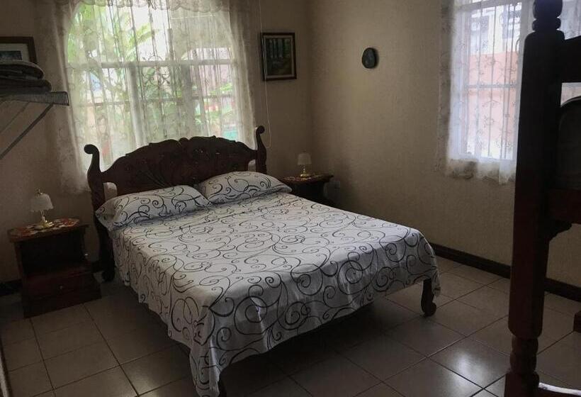 تختخواب و صبحانه Casa Del Suizo