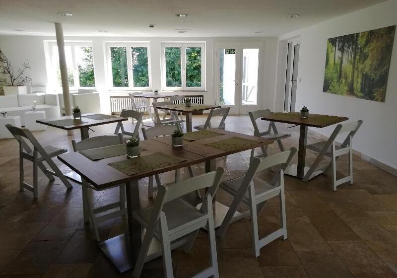 בית מלון כפרי Habitat Esslingen