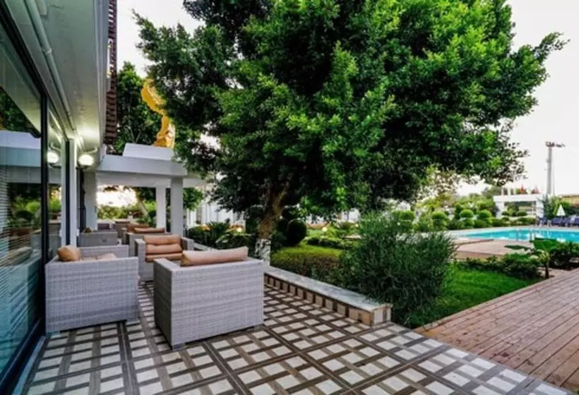 هتل Lara Garden
