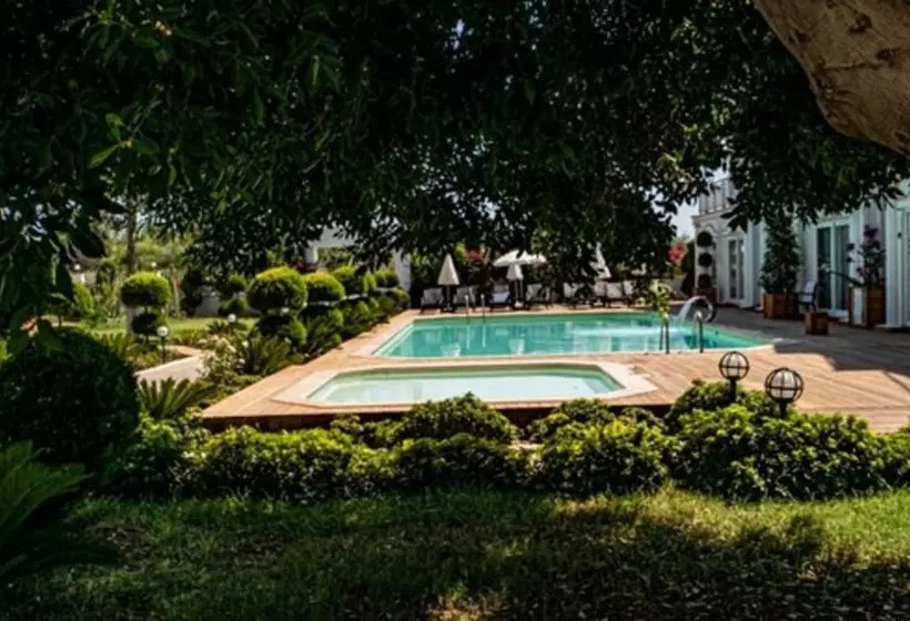 هتل Lara Garden