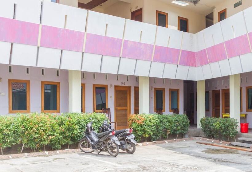 בית מלון כפרי Reddoorz Near Pasar Pagi Cirebon 2