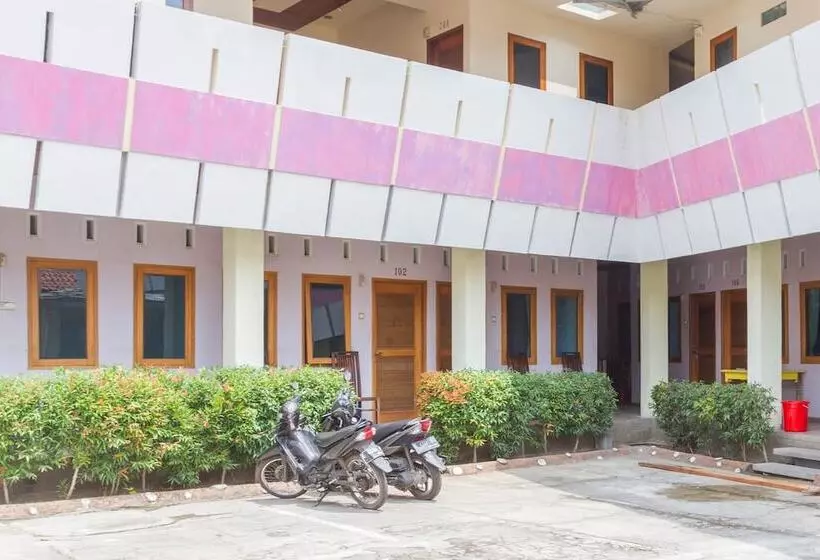 Hotelli Reddoorz Near Pasar Pagi Cirebon 2