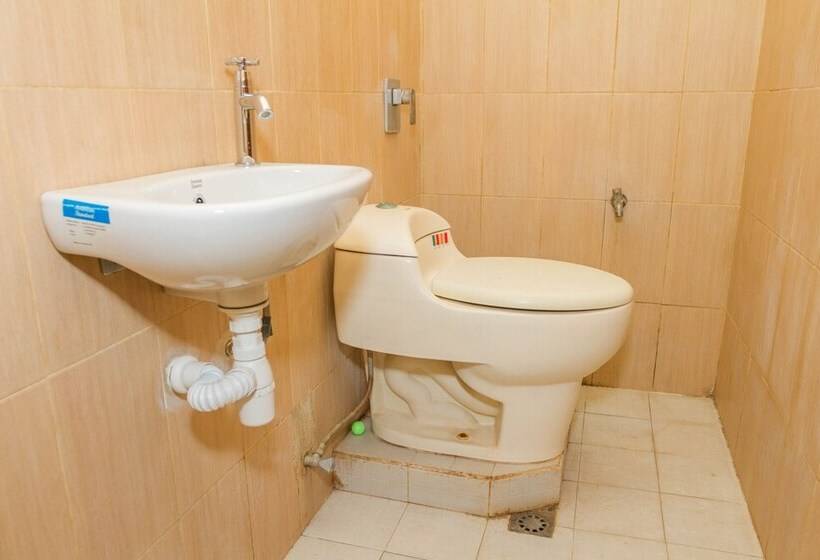 בית מלון כפרי Reddoorz Near Pasar Pagi Cirebon 2