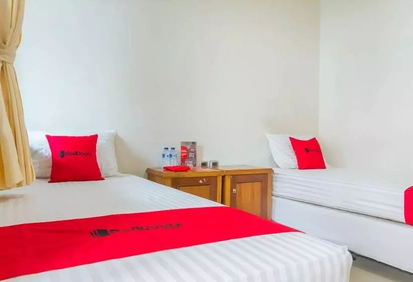 Hotelli Reddoorz Near Pasar Pagi Cirebon 2