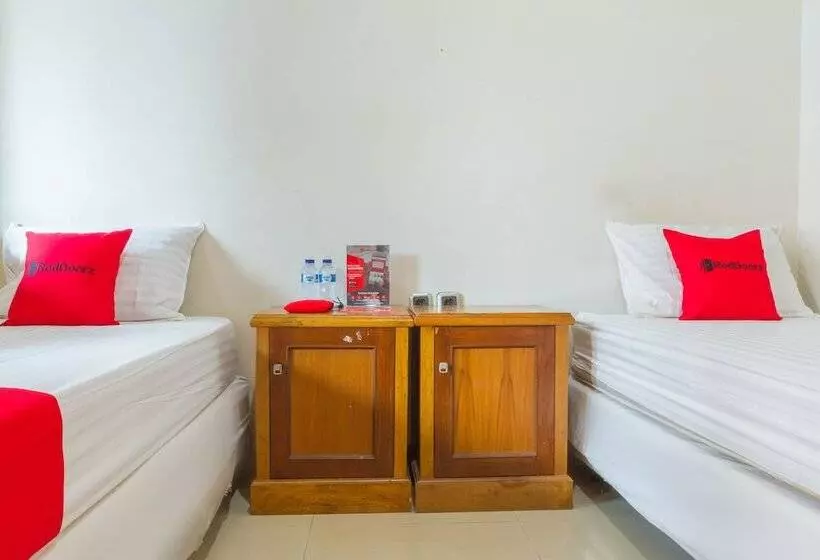 Hotelli Reddoorz Near Pasar Pagi Cirebon 2