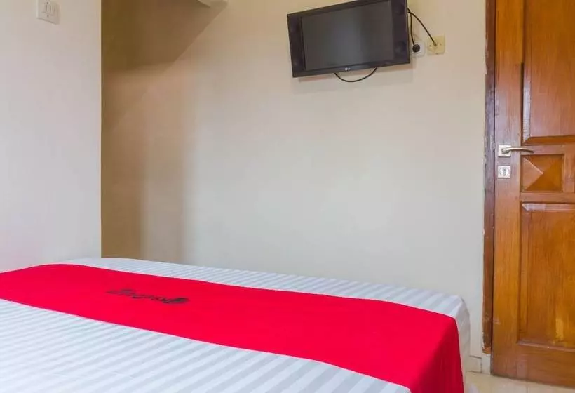 Hotelli Reddoorz Near Pasar Pagi Cirebon 2
