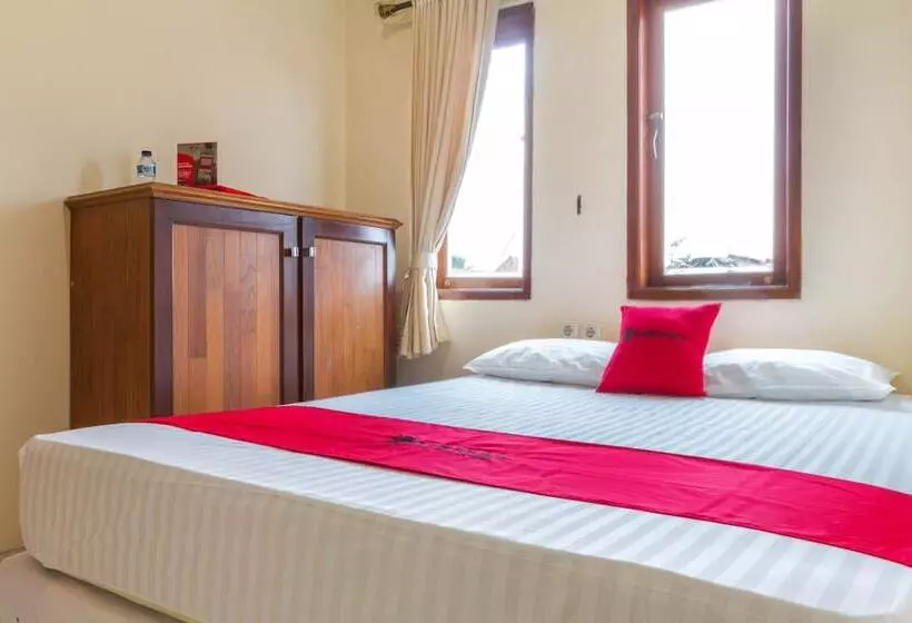 Hotelli Reddoorz Near Pasar Pagi Cirebon 2