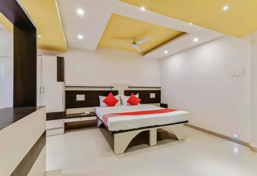 ホテル O Sachin Residency