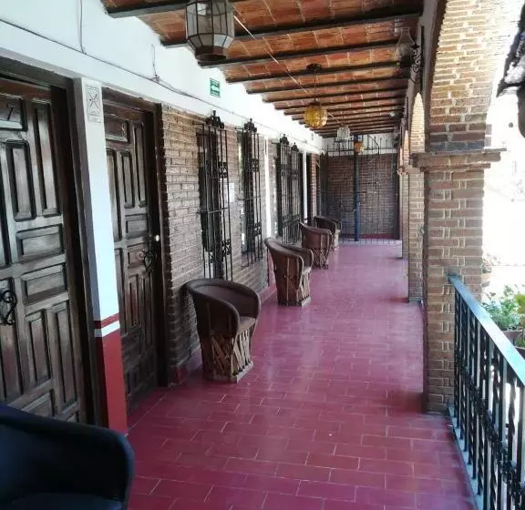 هتل Dos Rios
