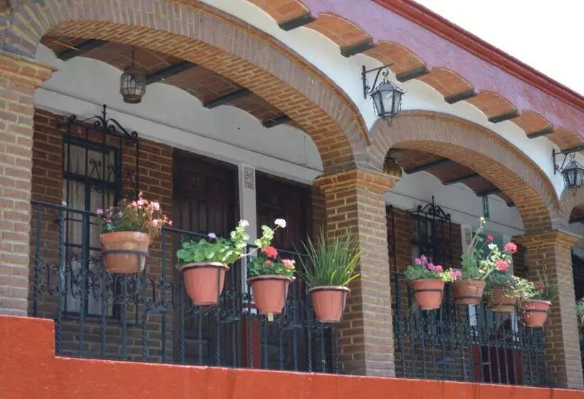هتل Dos Rios