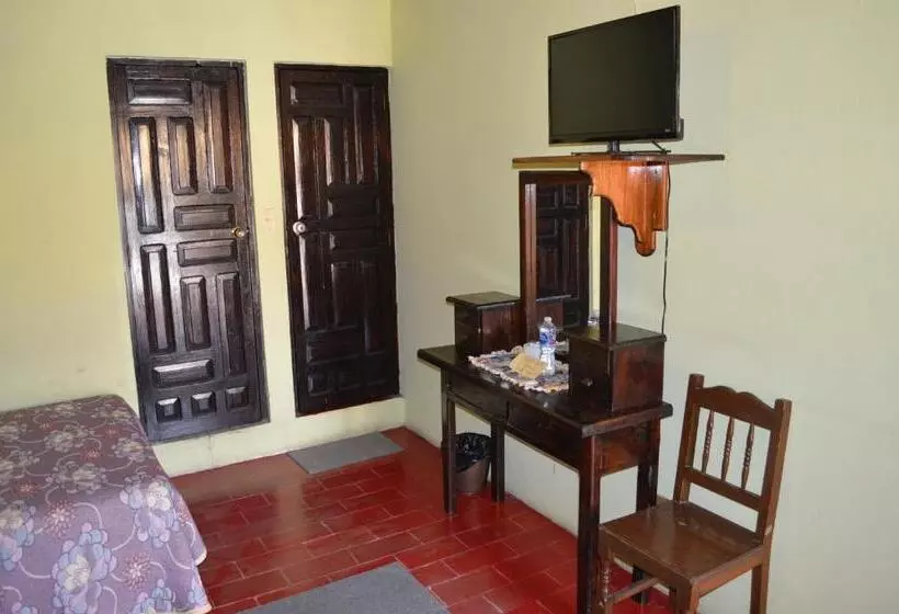 هتل Dos Rios