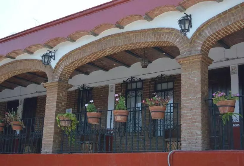 هتل Dos Rios