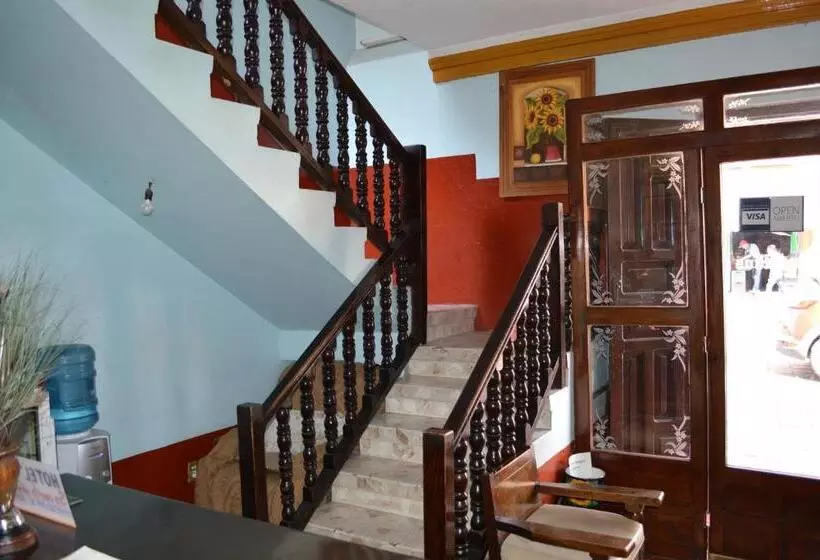 هتل Dos Rios