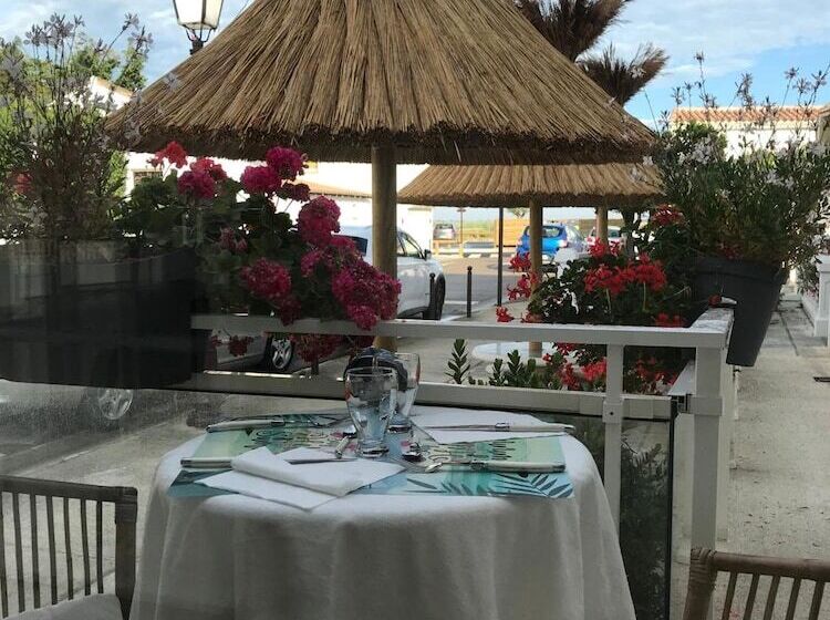 هتل Le Neptune En Camargue