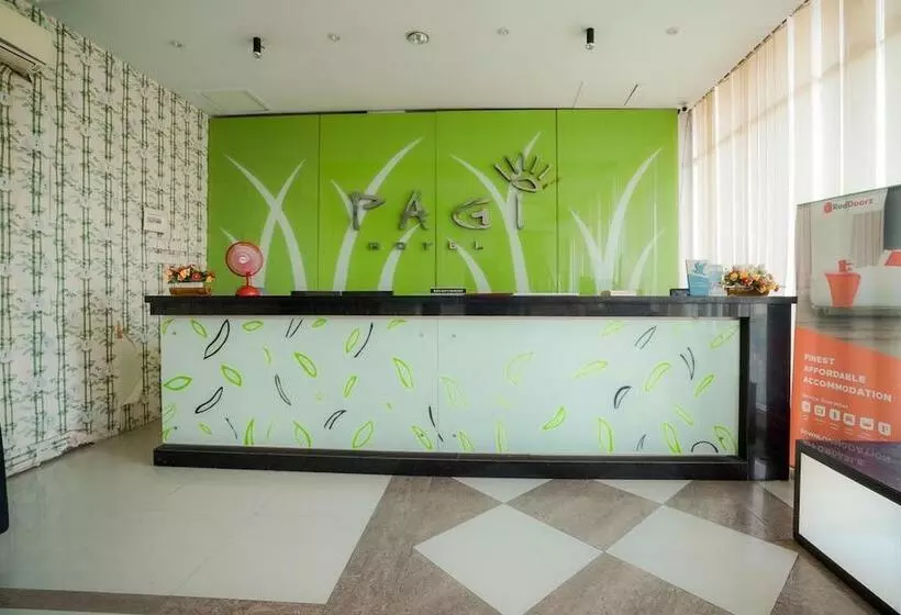 Hotelli Reddoorz Near Pantai Pede