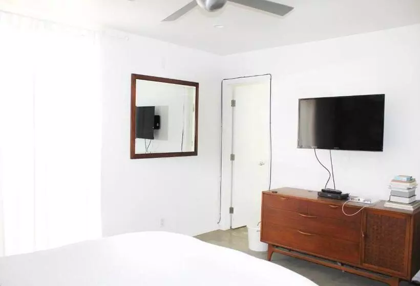 Ocean Front Vortex Female Hostel Private Rooms Free Bikes