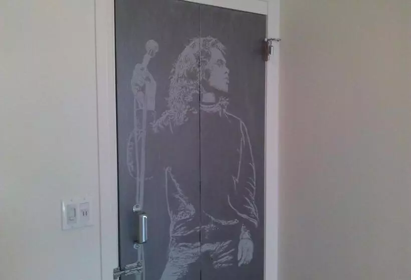 Ocean Front Vortex Female Hostel Private Rooms Free Bikes