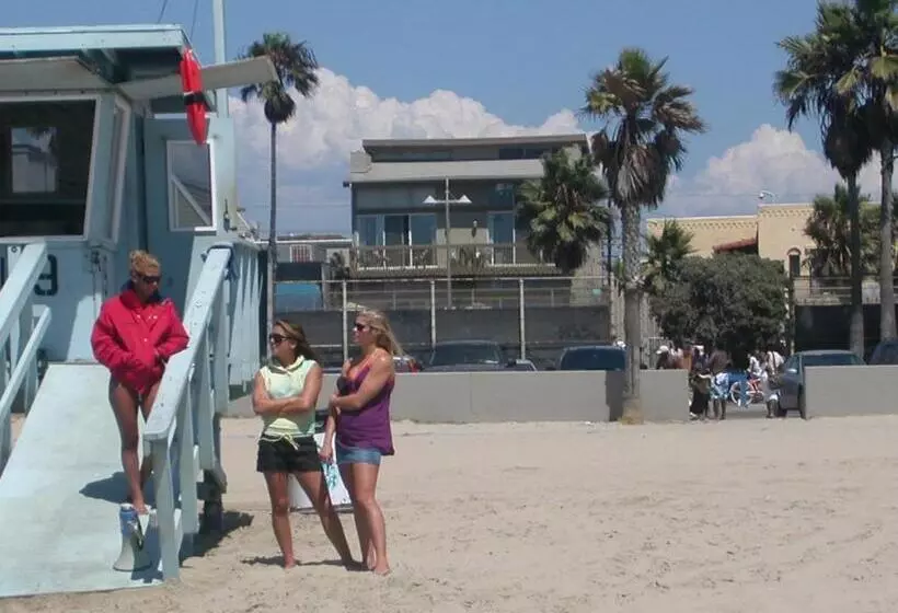 Ocean Front Vortex Female Hostel Private Rooms Free Bikes