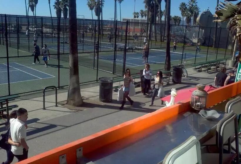 Ocean Front Vortex Female Hostel Private Rooms Free Bikes