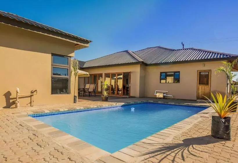 تختخواب و صبحانه Peaconwood Boutique Villa