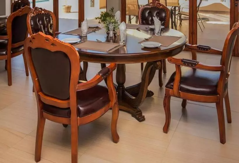 تختخواب و صبحانه Peaconwood Boutique Villa