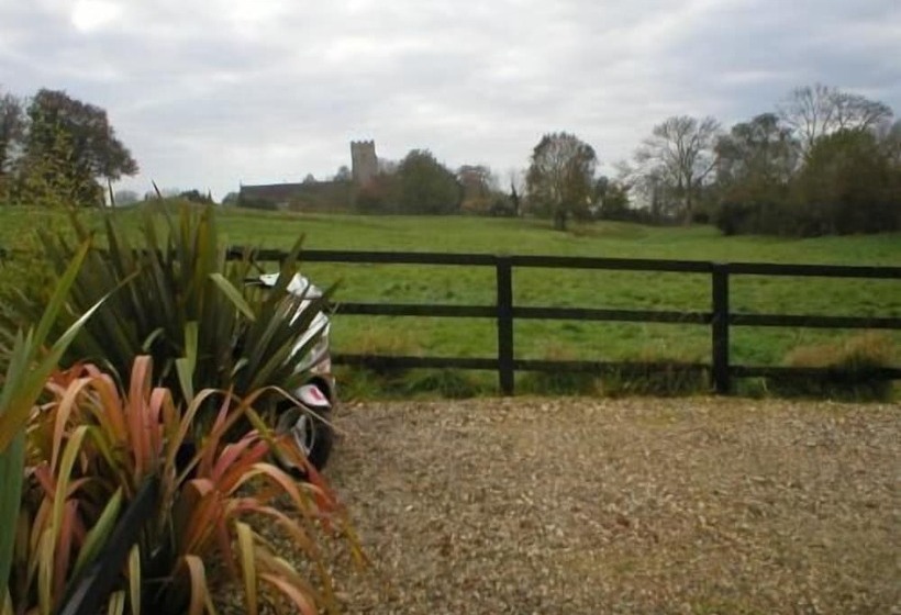 בית מלון כפרי The Golden Boar