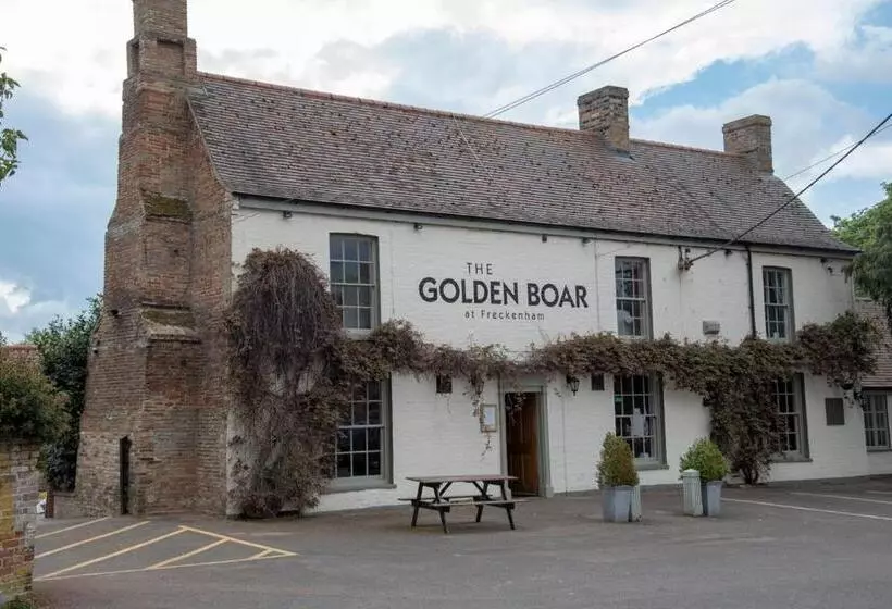 هتل The Golden Boar