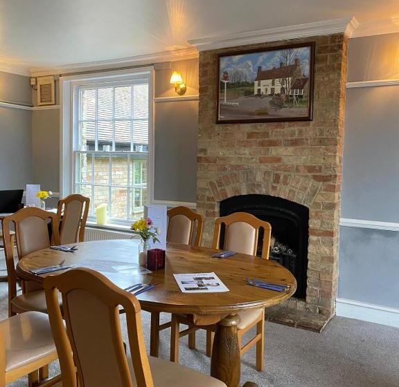 בית מלון כפרי The Golden Boar