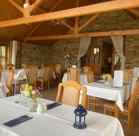 בית מלון כפרי The Golden Boar