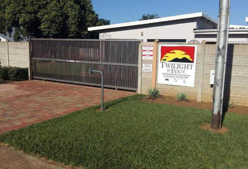 פנסיון Twilight Inn