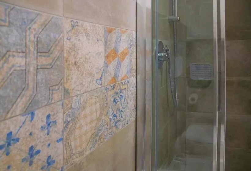 Aamiaismajoitus (B&B) Red One