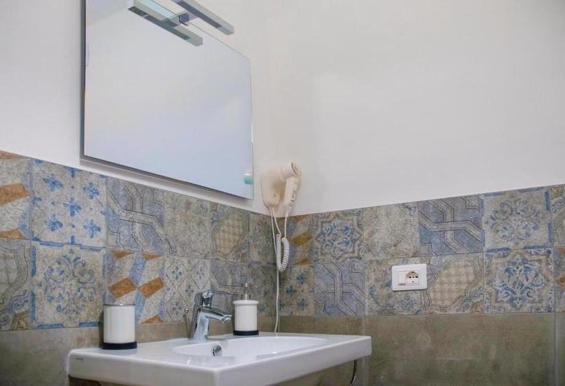 Nocleg ze śniadaniem Red One