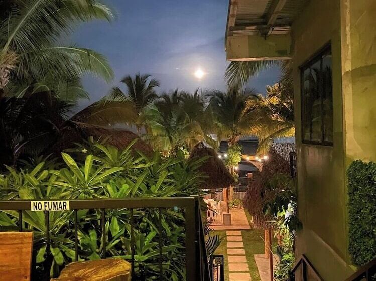 צימר San Carlos Surf Resort & Eco Lodge