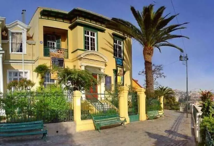 پانسیون Hostal Ansaldi