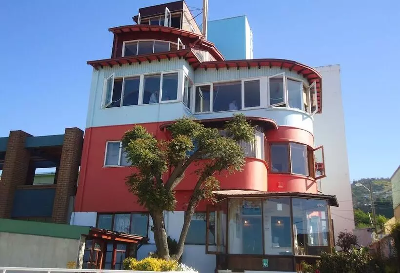 پانسیون Hostal Ansaldi